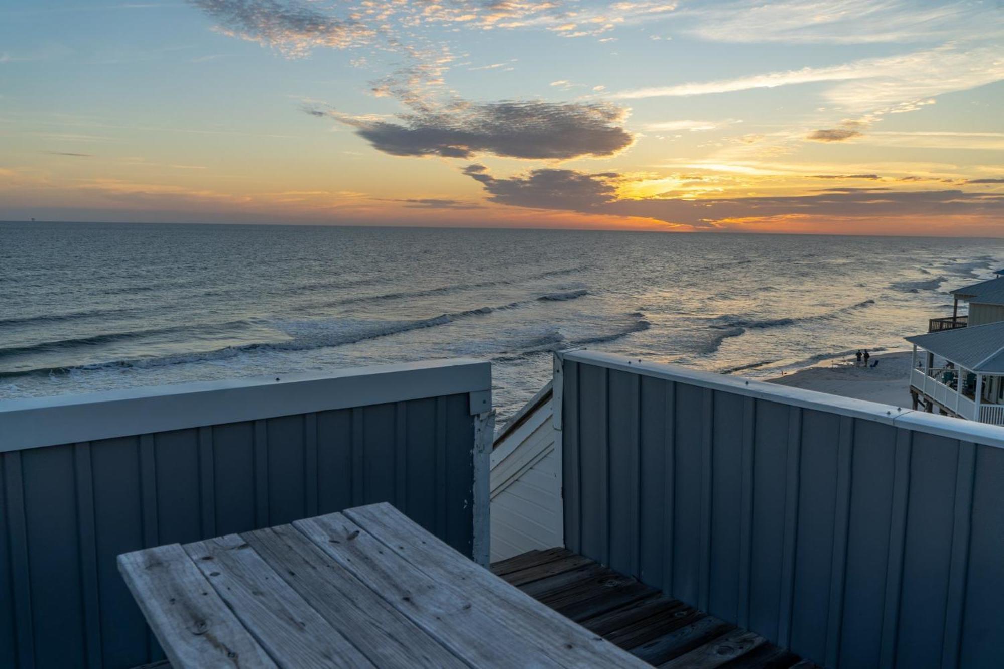Strand Castle - Gulf Front! An Ideal Layout With Game Room, Small Private Pool, And Roof Top Crow'S Nest! Home Dauphin Island Dış mekan fotoğraf